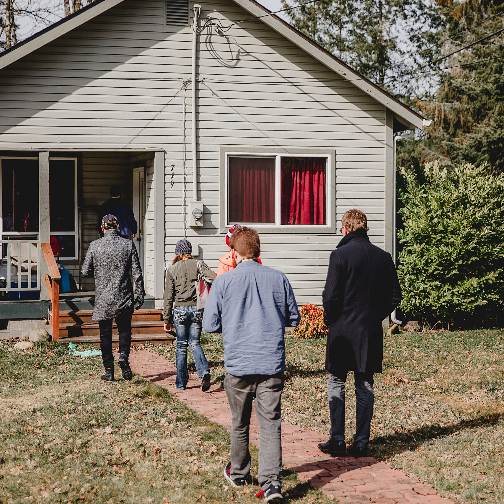 James and Sam Moyer, along with crew, visit inside Nancy Moyer's home.